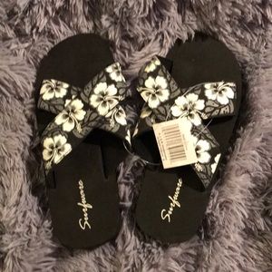 Surfware size 7 Flip flops brand new